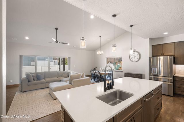 1402 W Wayward CIR, Post Falls, ID 83854