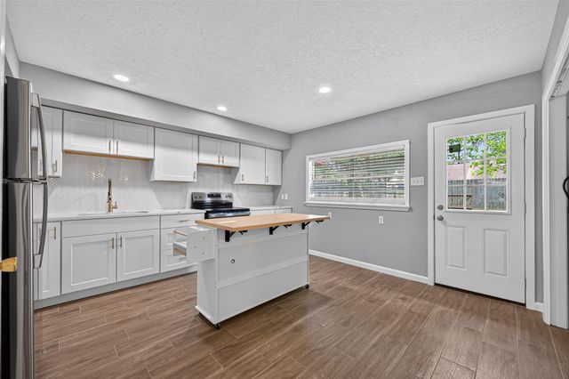 9231 Baronsmede Drive, Houston, TX 77083