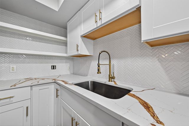 9231 Baronsmede Drive, Houston, TX 77083