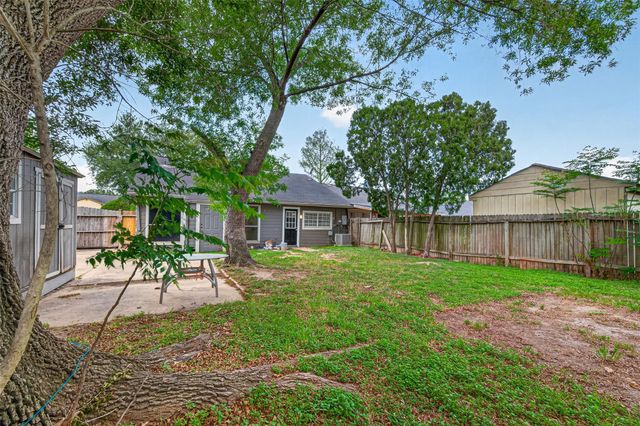 9231 Baronsmede Drive, Houston, TX 77083