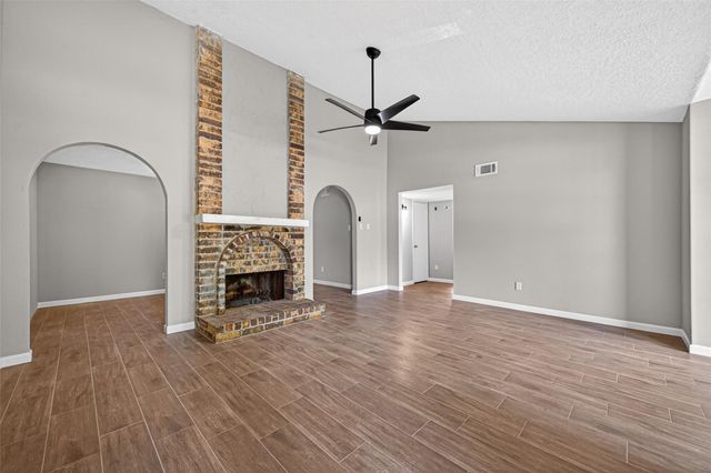 9231 Baronsmede Drive, Houston, TX 77083