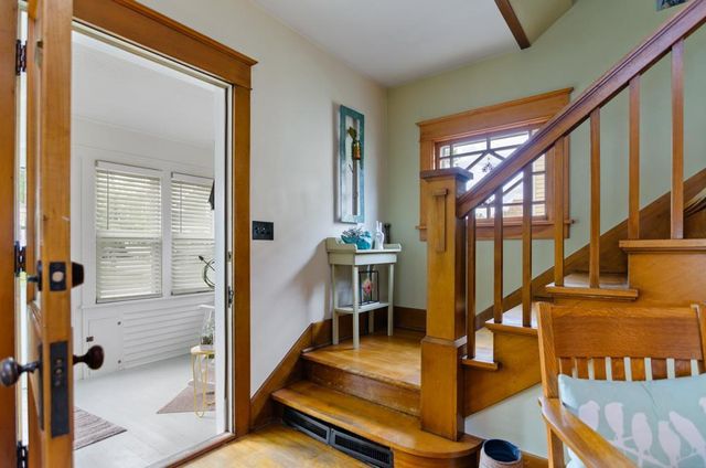 113 E BEACON AVENUE, New London, WI 54961
