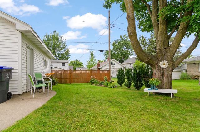 113 E BEACON AVENUE, New London, WI 54961