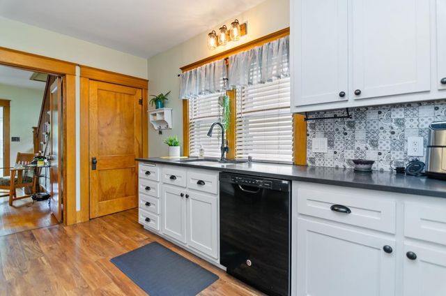 113 E BEACON AVENUE, New London, WI 54961