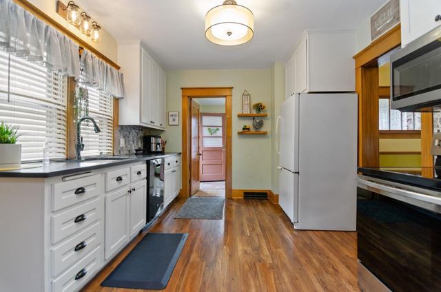 113 E BEACON AVENUE, New London, WI 54961