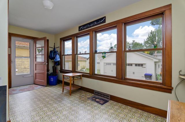 113 E BEACON AVENUE, New London, WI 54961