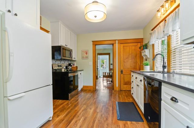 113 E BEACON AVENUE, New London, WI 54961
