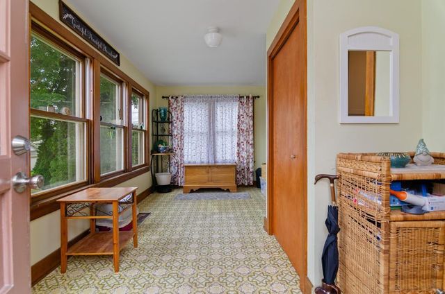 113 E BEACON AVENUE, New London, WI 54961