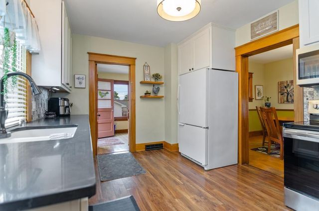 113 E BEACON AVENUE, New London, WI 54961