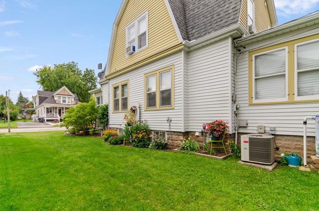 113 E BEACON AVENUE, New London, WI 54961