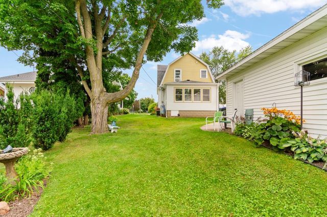 113 E BEACON AVENUE, New London, WI 54961