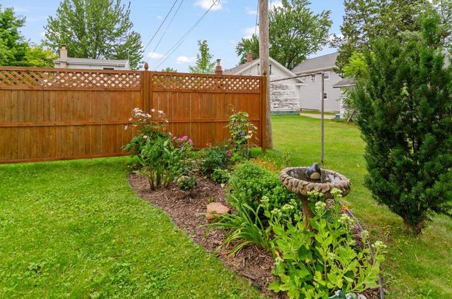 113 E BEACON AVENUE, New London, WI 54961