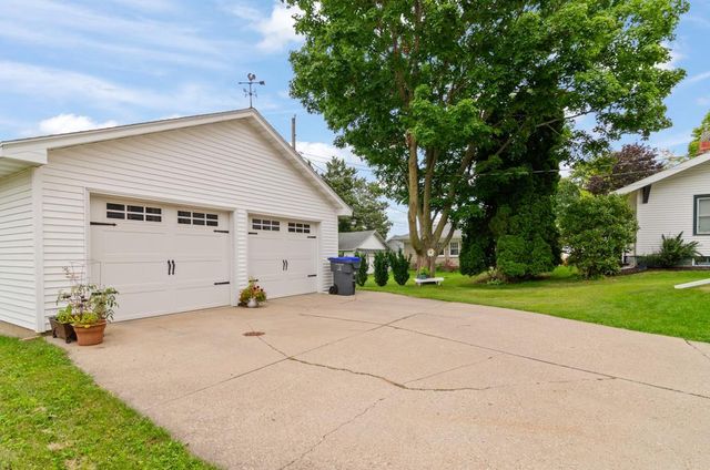 113 E BEACON AVENUE, New London, WI 54961