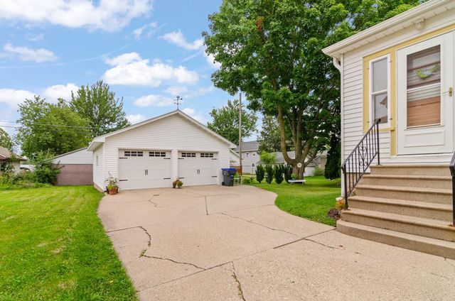 113 E BEACON AVENUE, New London, WI 54961