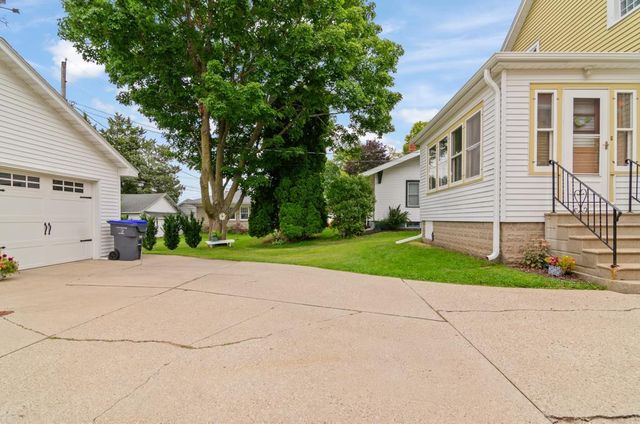 113 E BEACON AVENUE, New London, WI 54961