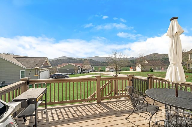 223 River Breeze Lane, Etowah, NC 28729