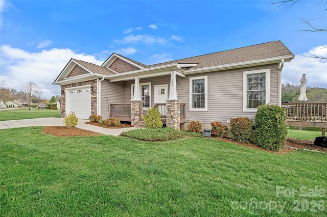 223 River Breeze Lane, Etowah, NC 28729