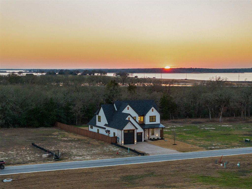 745 Lake Day DR, Somerville, TX 77879