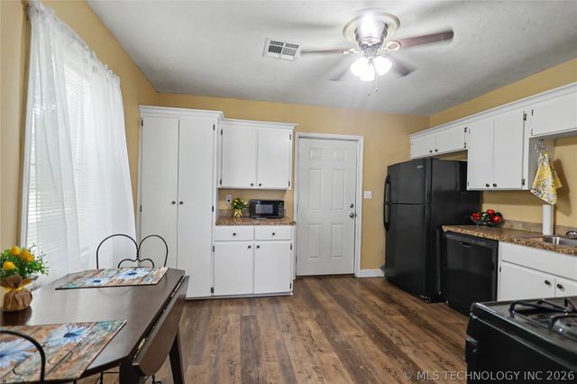 202 Radcliff Street, Locust Grove, OK 74352