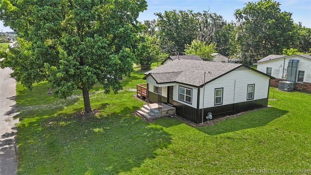 202 Radcliff Street, Locust Grove, OK 74352
