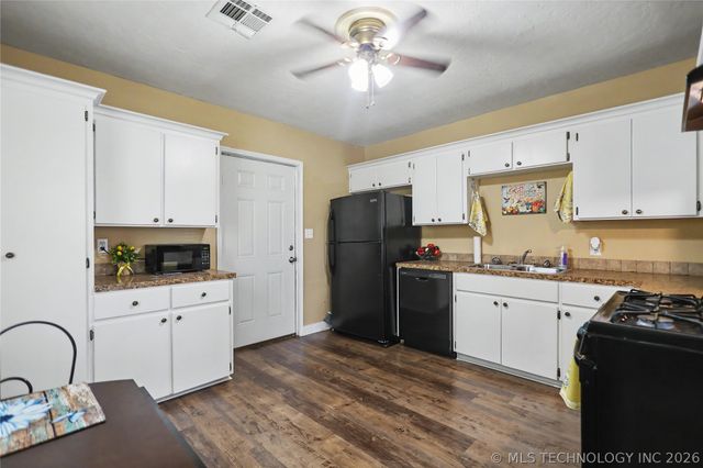 202 Radcliff Street, Locust Grove, OK 74352