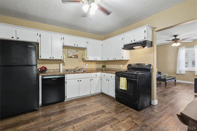 202 Radcliff Street, Locust Grove, OK 74352