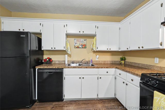 202 Radcliff Street, Locust Grove, OK 74352