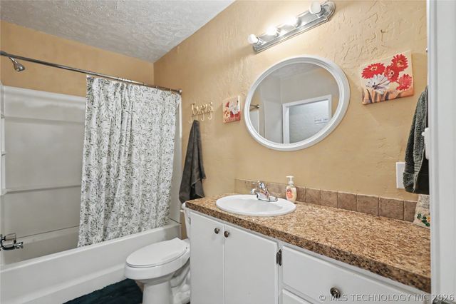 202 Radcliff Street, Locust Grove, OK 74352
