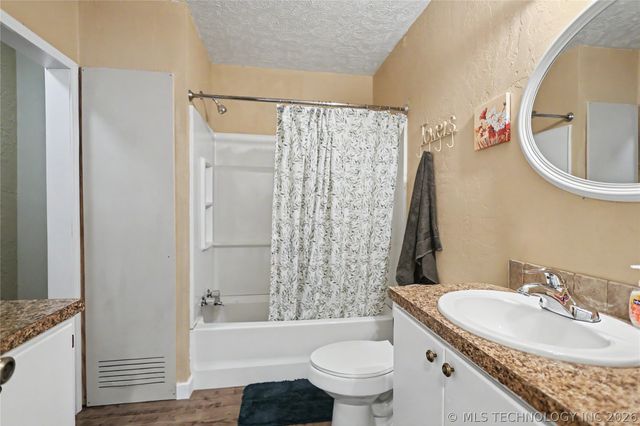 202 Radcliff Street, Locust Grove, OK 74352