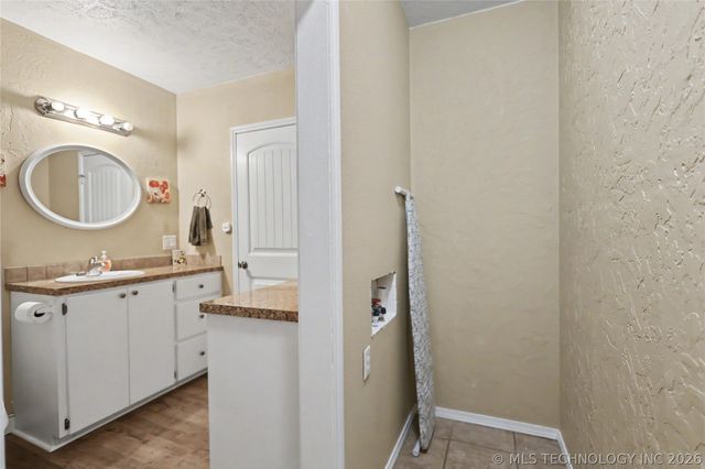 202 Radcliff Street, Locust Grove, OK 74352