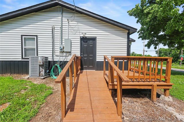 202 Radcliff Street, Locust Grove, OK 74352