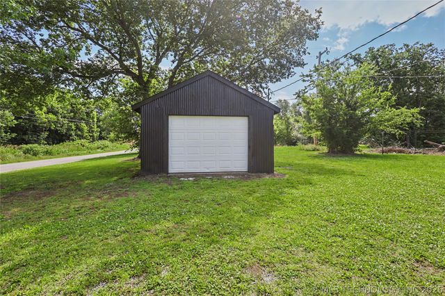 202 Radcliff Street, Locust Grove, OK 74352