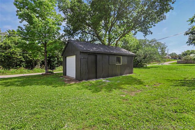 202 Radcliff Street, Locust Grove, OK 74352