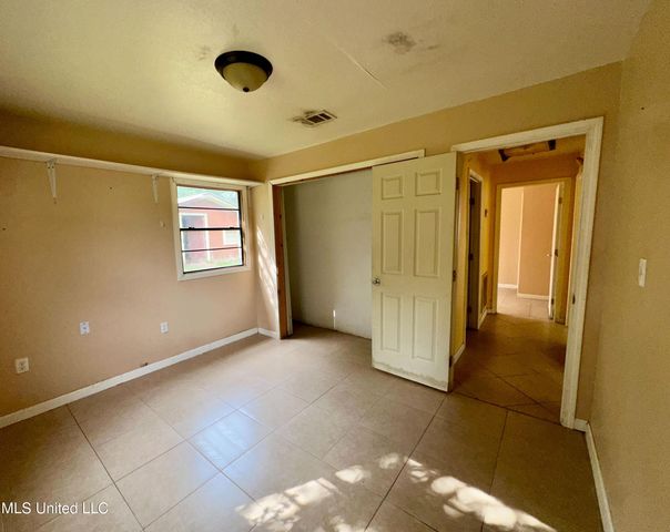 2312 Seneca Avenue, Pascagoula, MS 39567