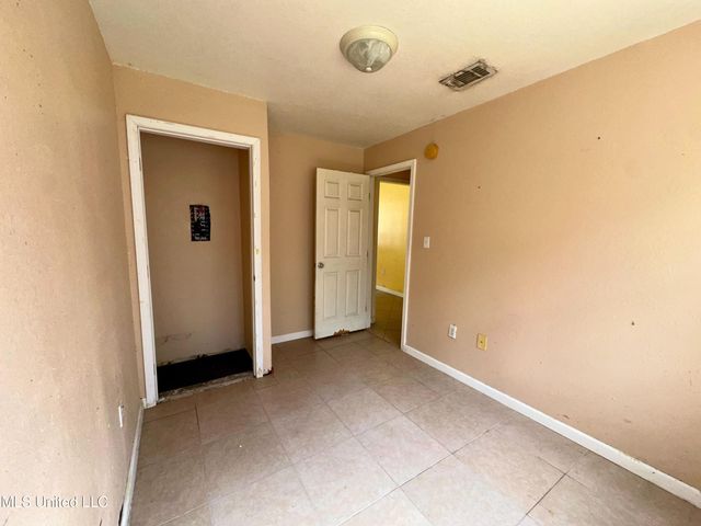 2312 Seneca Avenue, Pascagoula, MS 39567