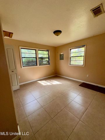 2312 Seneca Avenue, Pascagoula, MS 39567