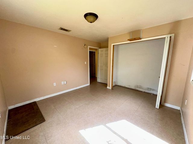2312 Seneca Avenue, Pascagoula, MS 39567