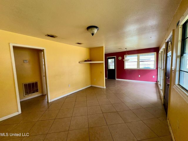 2312 Seneca Avenue, Pascagoula, MS 39567