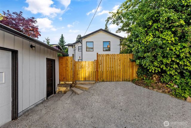 5216 40th Avenue SW, Seattle, WA 98136