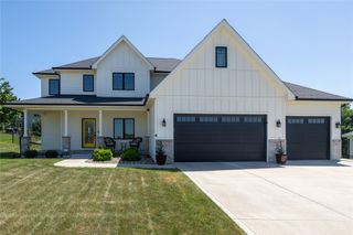 807 W Orchard Avenue, Indianola, IA 50125