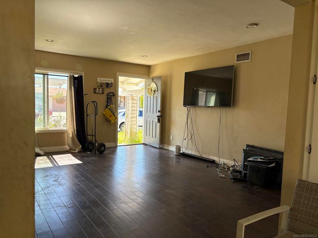 Image 2 of property listing at 12614 Orohaven Ln, Poway, CA 92064