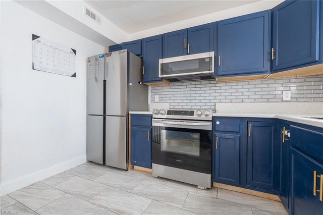 3830 Peachtree LN E, Portsmouth, VA 23703