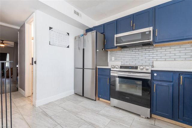 3830 Peachtree LN E, Portsmouth, VA 23703