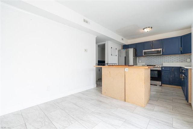 3830 Peachtree LN E, Portsmouth, VA 23703