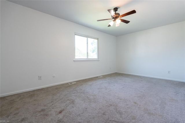 3830 Peachtree LN E, Portsmouth, VA 23703
