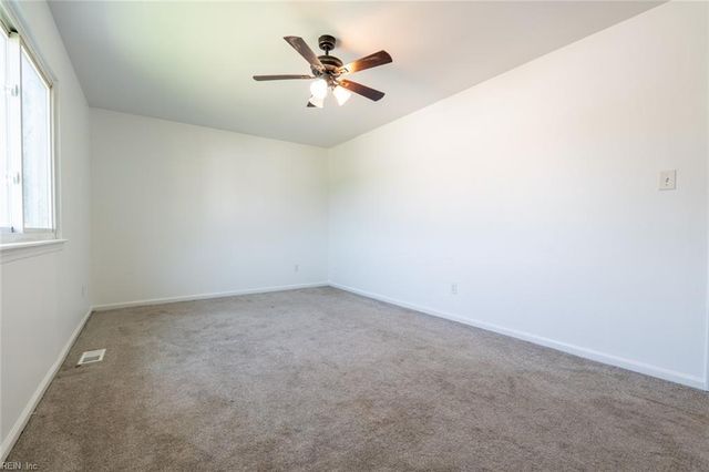 3830 Peachtree LN E, Portsmouth, VA 23703