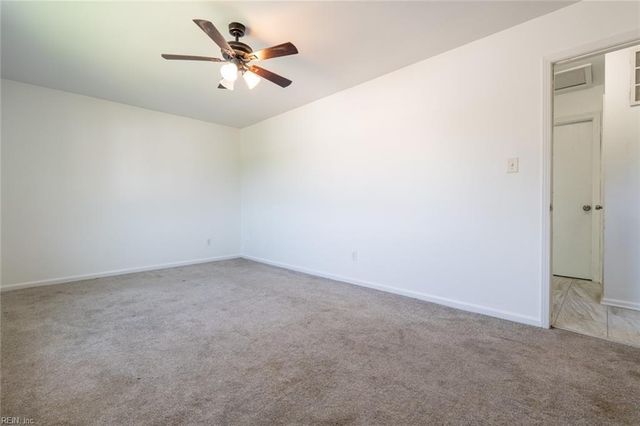 3830 Peachtree LN E, Portsmouth, VA 23703