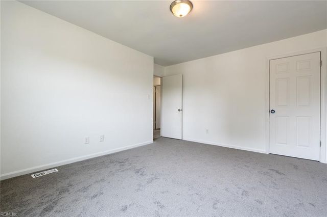 3830 Peachtree LN E, Portsmouth, VA 23703