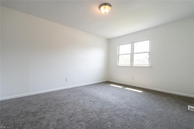 3830 Peachtree LN E, Portsmouth, VA 23703