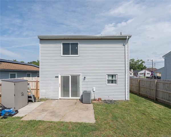 3830 Peachtree LN E, Portsmouth, VA 23703
